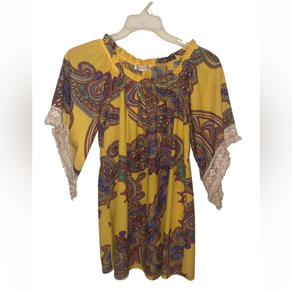 Coco and Main yellow paisley tunic blouse with crochet accent sleeve. Size M.
